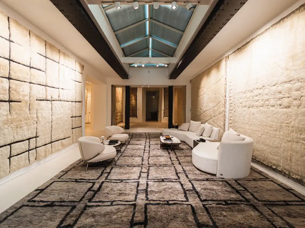 Mamounia di Sahrai Milano: il fascino dei tappeti berberi incontra il design contemporaneo