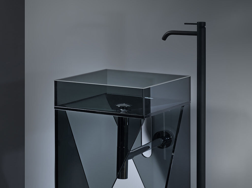 Dicroico, l’elegante lavabo freestanding di Artelinea