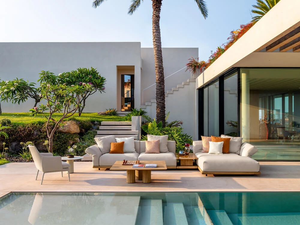 Elton di Talenti: design outdoor tailor made e nuova tecnologia per il comfort modulare