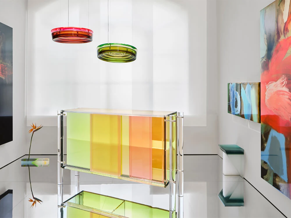 Cadre di Draga & Aurel: la madia di design che trasforma luce e colore in arte