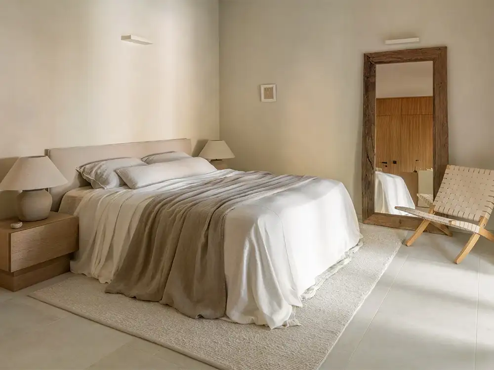 Bolzan arreda una villa a Recco con i suoi letti imbottiti di design