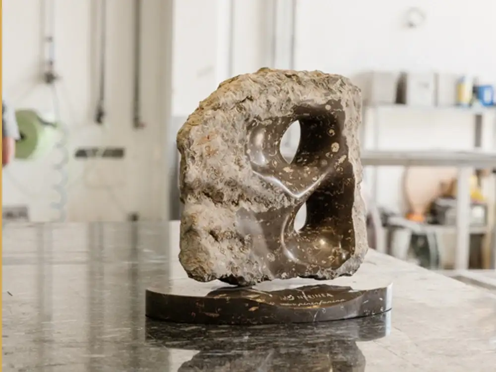 Jurassic Unique Collection di Nerinea e Pininfarina: oggetti di design da collezione in pietra fossile