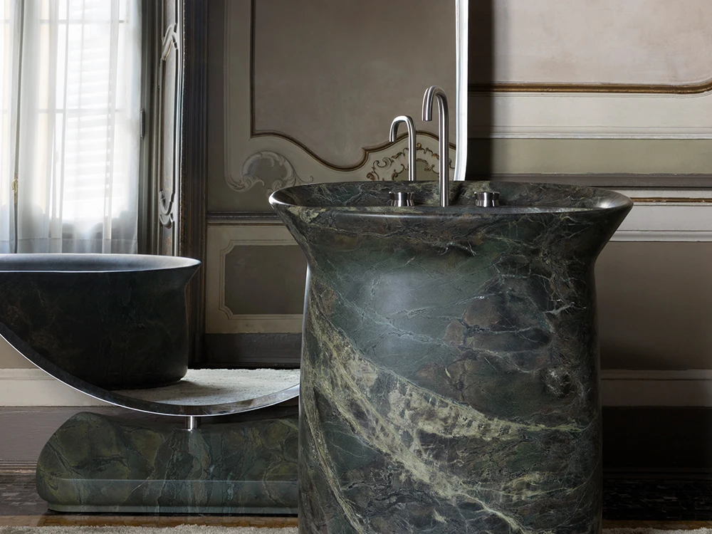 NEUTRA presenta Majesté: la collezione bagno scultorea firmata da Monica Armani