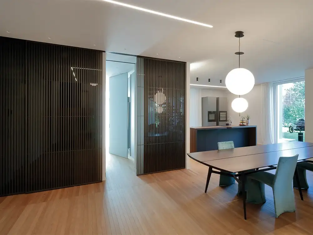 Parquet Atelier Désir di Listone Giordano in una villa contemporanea firmata Gariselli Associati