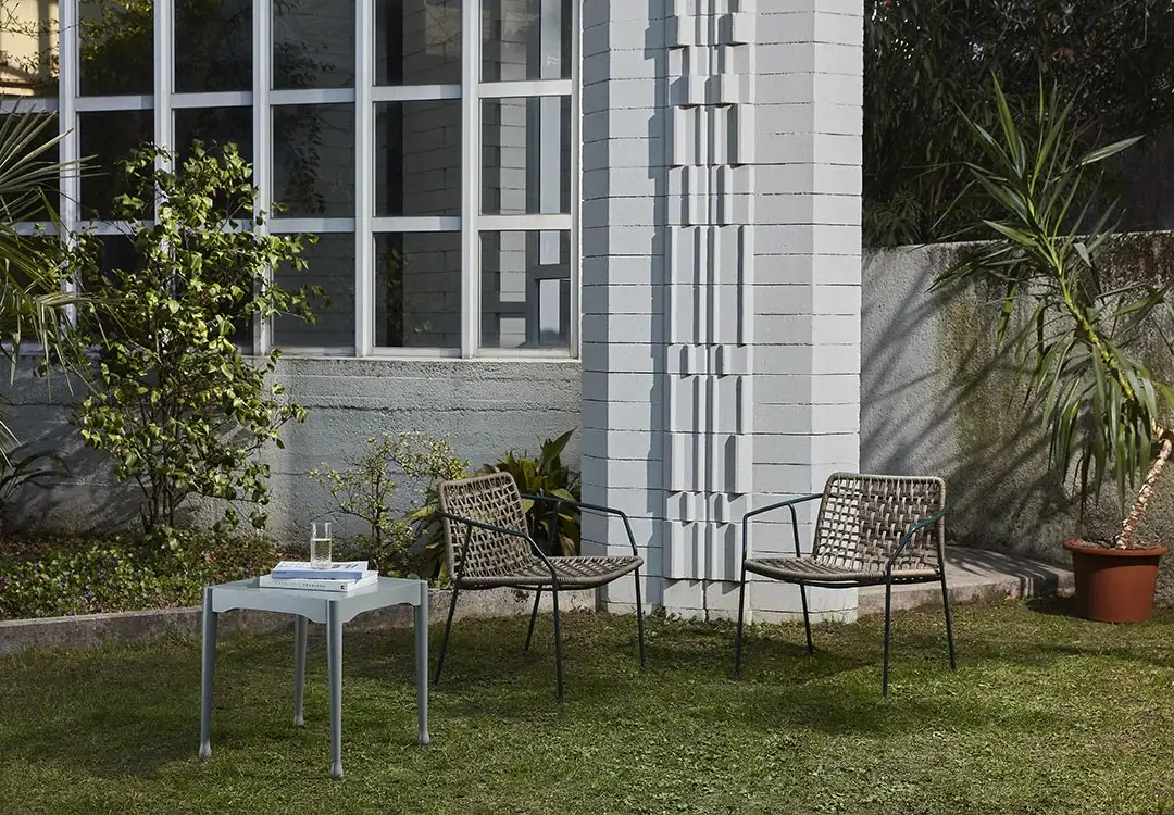 Sedia outdoor design: SEY di Billiani tra comfort, resistenza e stile contemporaneo