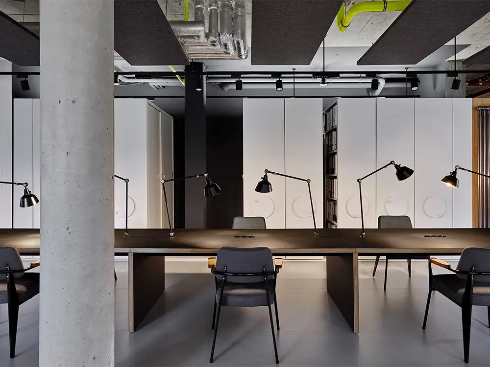 Sistema compattabile Fantin Discovery con timone di manovra per archivi e biblioteche.webp